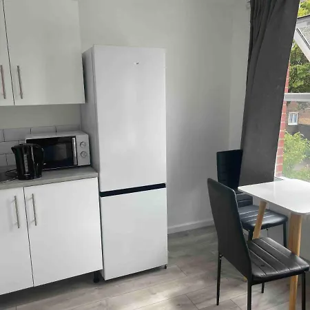 Studio Flat Private Shower Wc And Kitchenette London Exterior photo