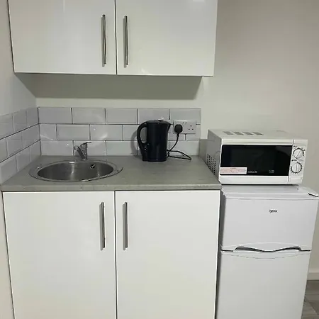 Studio Flat Private Shower Wc And Kitchenette London Exterior photo