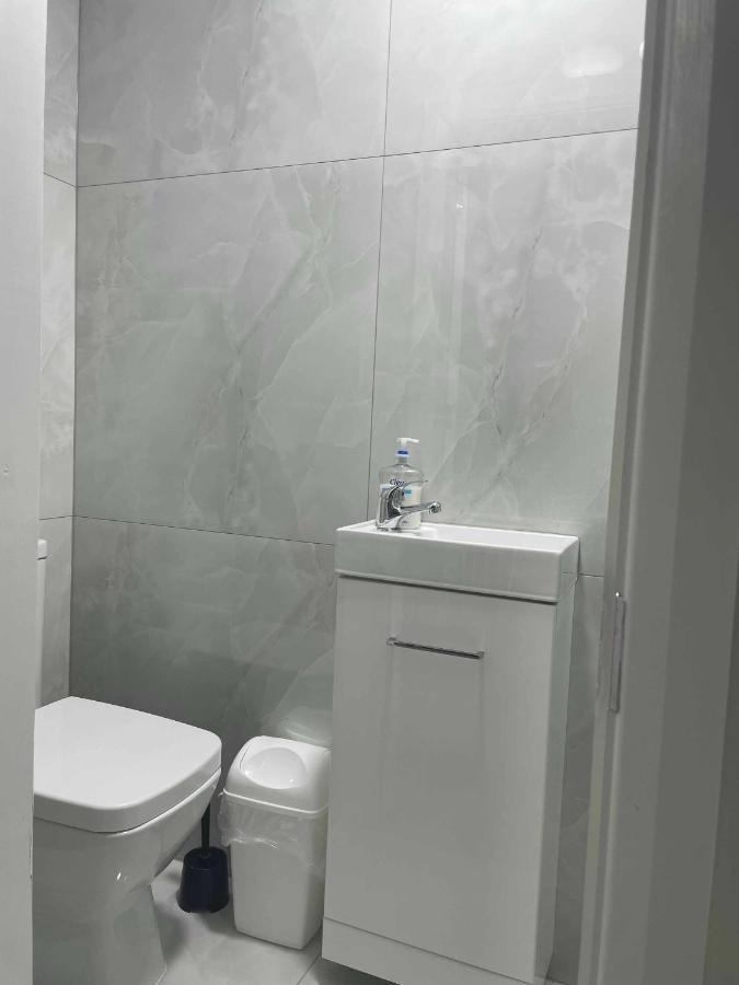 Flat Private Shower Wc And Kitchenette Apartment
