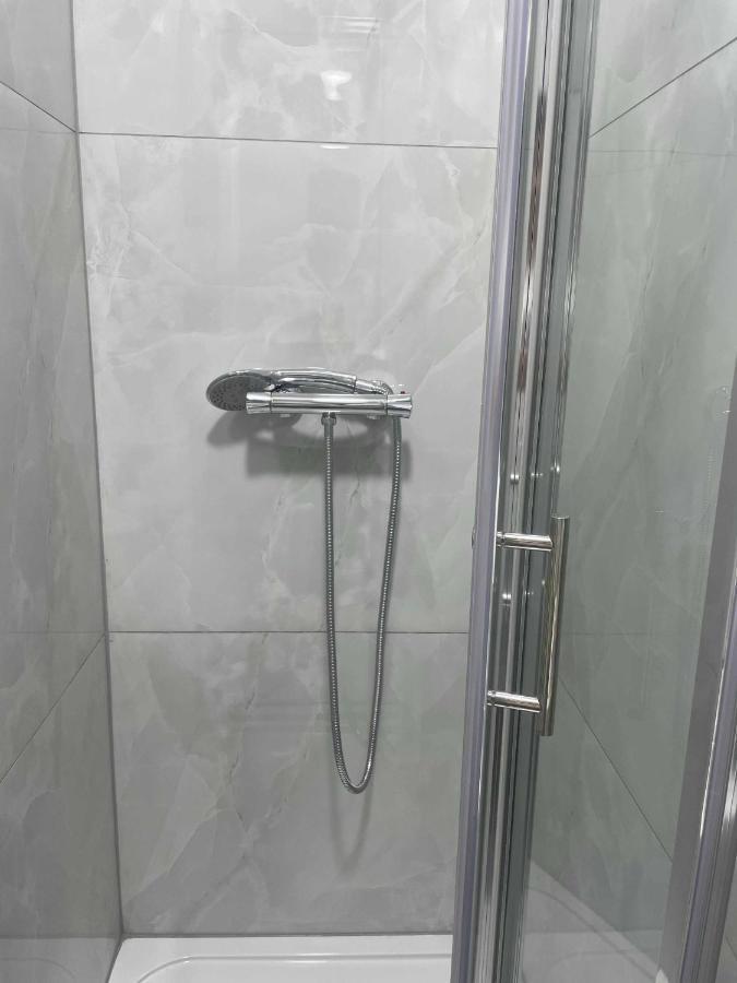 Flat Private Shower Wc And Kitchenette Apartment